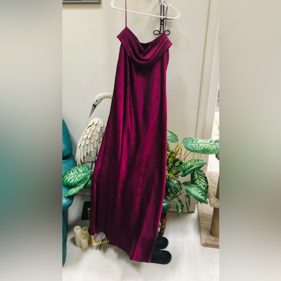 Onyx Nite Dresses & Skirts - Burgundy Spaghetti Strap Scoop Neckline Gown Excellent Condition